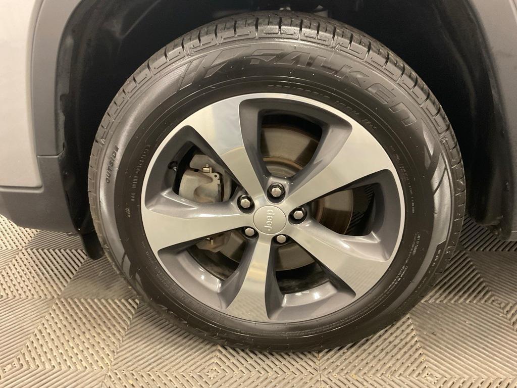 used 2019 Jeep Cherokee car, priced at $16,997