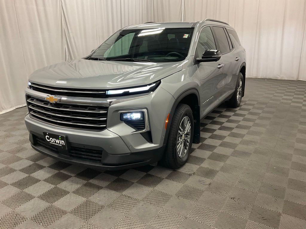 used 2024 Chevrolet Traverse car, priced at $35,997