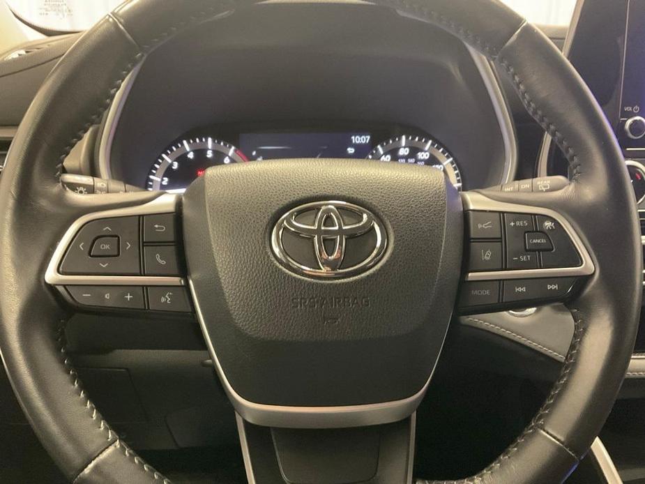 used 2023 Toyota Highlander car, priced at $38,439