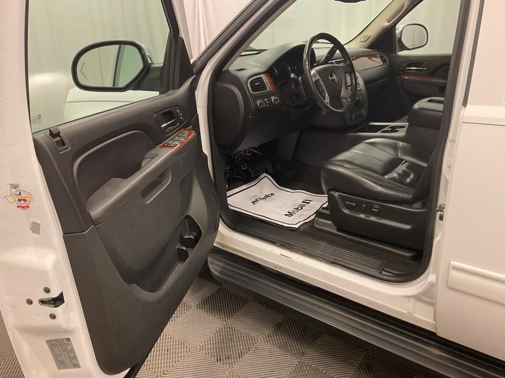 used 2010 GMC Yukon XL car, priced at $10,000