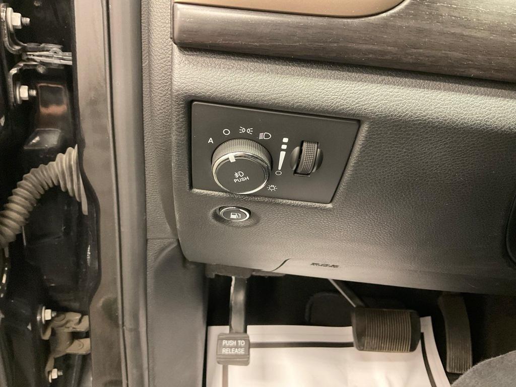 used 2014 Jeep Grand Cherokee car, priced at $11,997