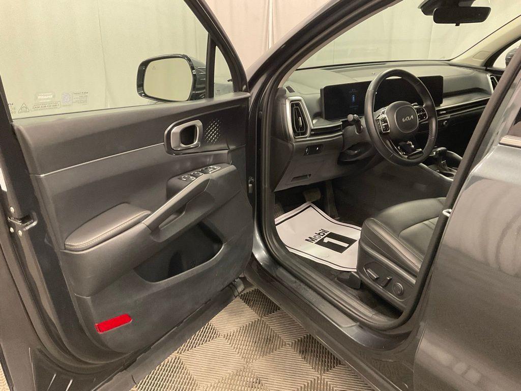used 2024 Kia Sorento car, priced at $27,498