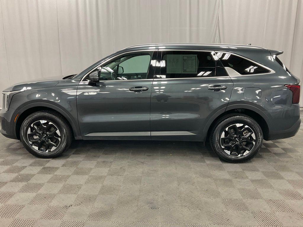 used 2024 Kia Sorento car, priced at $27,498