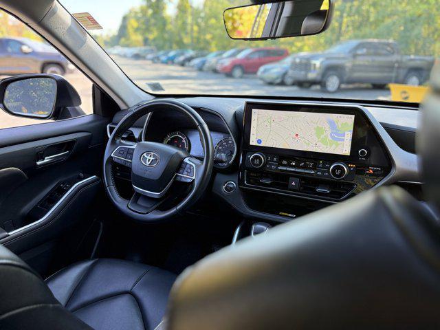 used 2023 Toyota Highlander Hybrid car, priced at $41,581