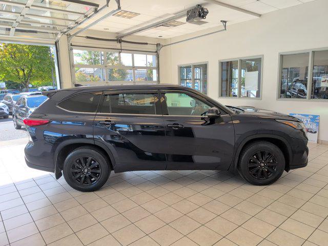 used 2020 Toyota Highlander car, priced at $27,500