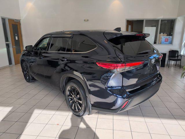 used 2020 Toyota Highlander car, priced at $27,500