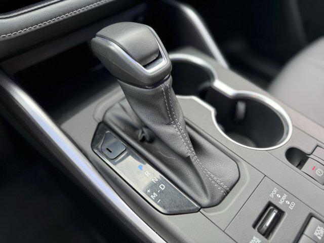used 2022 Toyota Highlander car, priced at $37,971