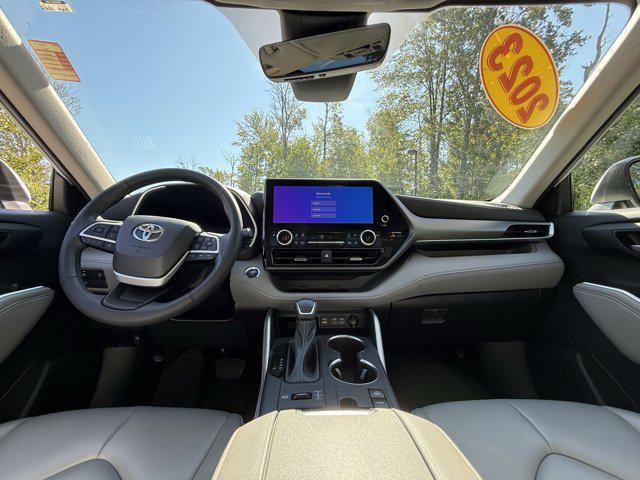 used 2023 Toyota Highlander car, priced at $35,933
