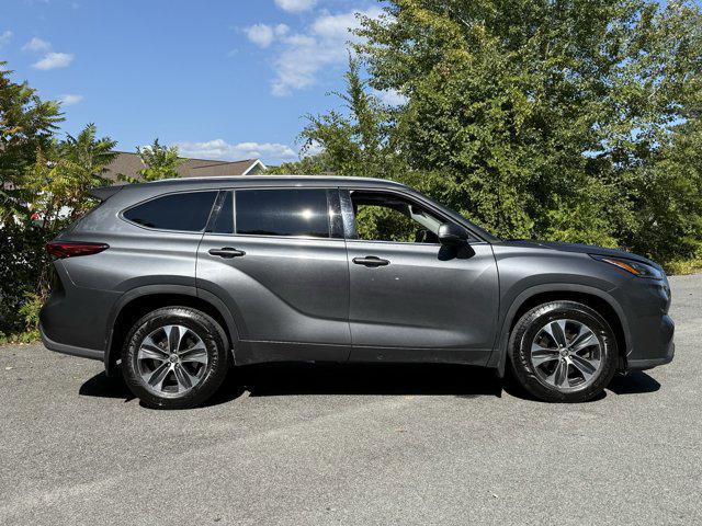 used 2020 Toyota Highlander car, priced at $28,986