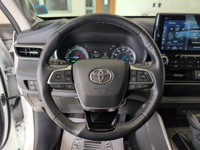 used 2020 Toyota Highlander Hybrid car, priced at $35,800