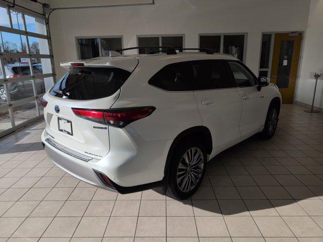 used 2020 Toyota Highlander Hybrid car, priced at $35,800