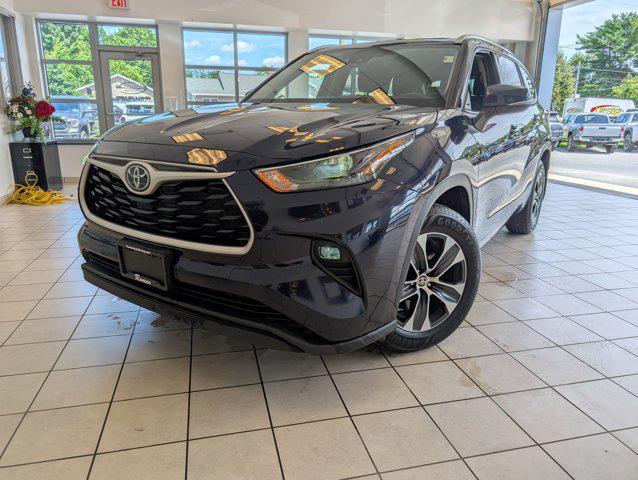 used 2022 Toyota Highlander car, priced at $34,468