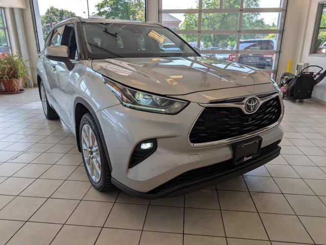 used 2022 Toyota Highlander car, priced at $40,731