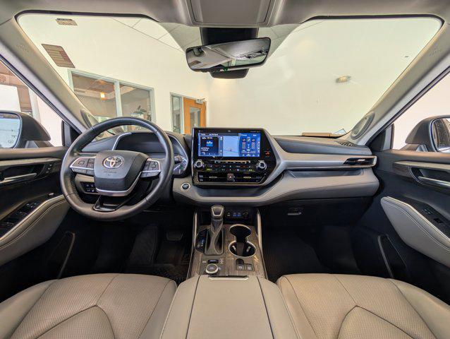 used 2022 Toyota Highlander car, priced at $40,731