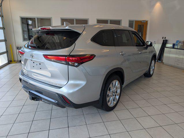 used 2022 Toyota Highlander car, priced at $40,731