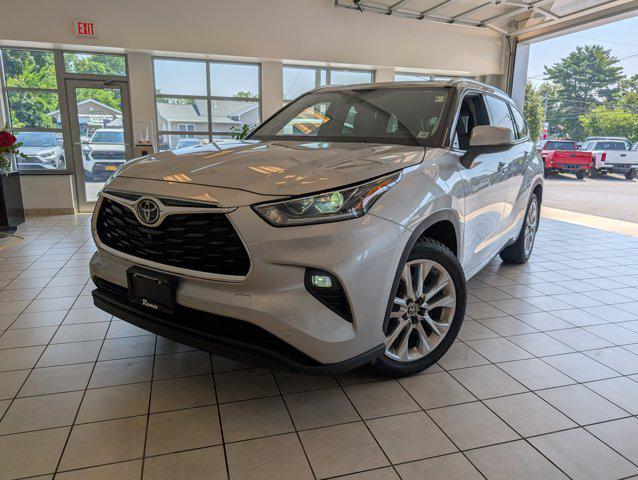used 2022 Toyota Highlander car, priced at $40,731