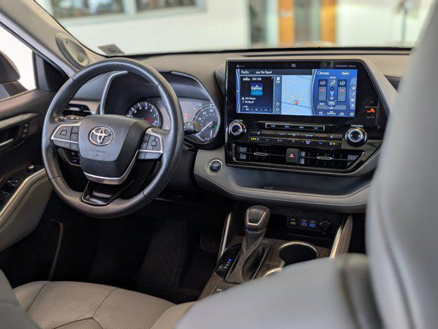used 2022 Toyota Highlander car, priced at $40,731