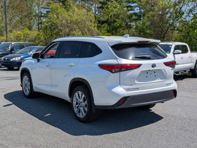 used 2022 Toyota Highlander Hybrid car, priced at $35,590