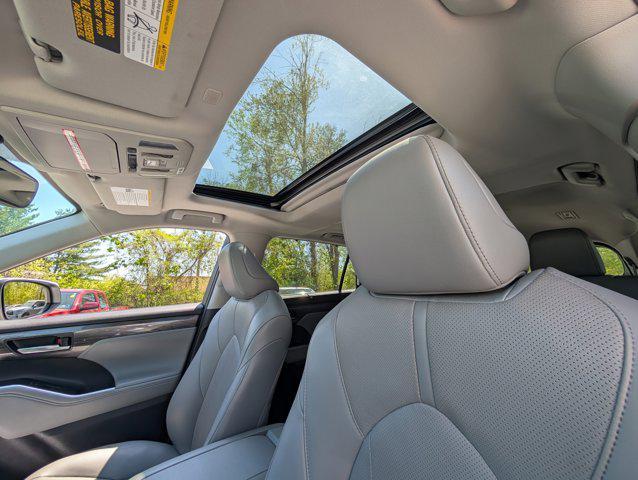 used 2022 Toyota Highlander Hybrid car, priced at $35,590