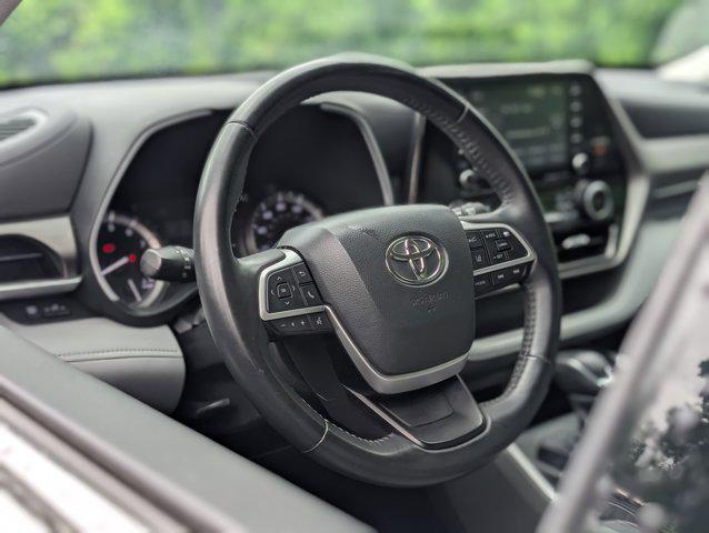 used 2022 Toyota Highlander car, priced at $33,992