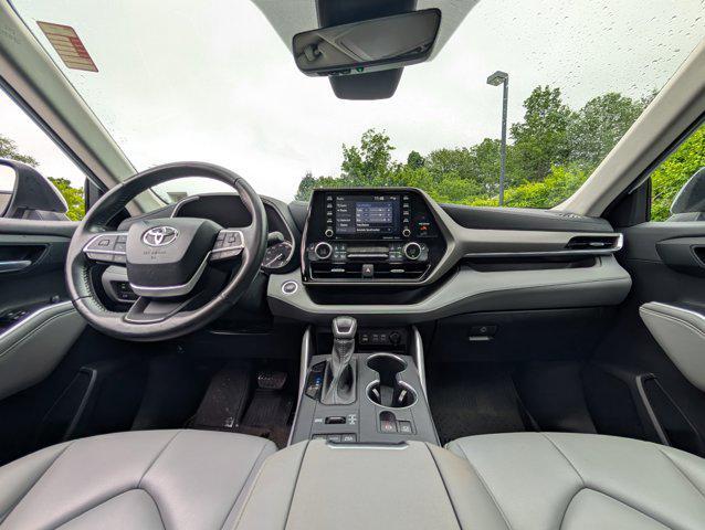 used 2022 Toyota Highlander car, priced at $33,992