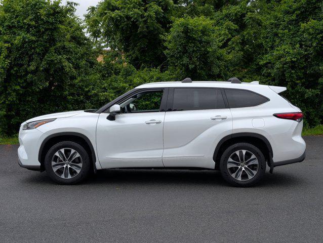 used 2022 Toyota Highlander car, priced at $33,992