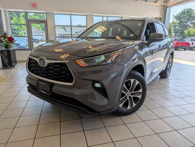 used 2024 Toyota Highlander Hybrid car, priced at $45,985