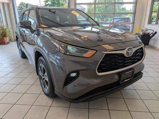 used 2024 Toyota Highlander Hybrid car, priced at $45,985