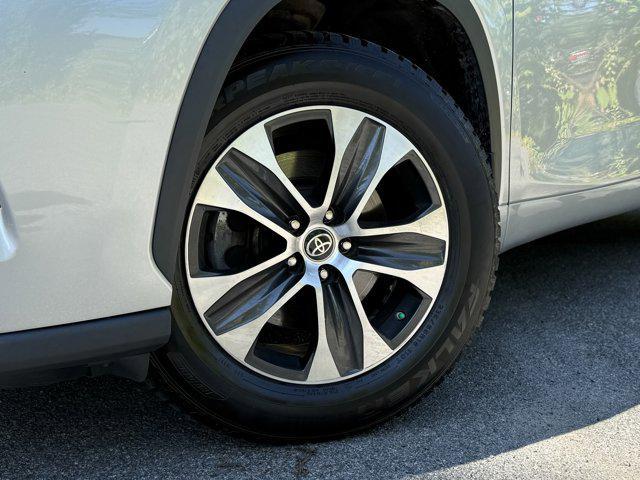 used 2022 Toyota Highlander car, priced at $35,500