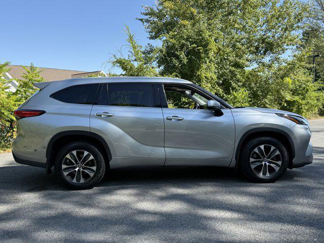 used 2022 Toyota Highlander car, priced at $35,500