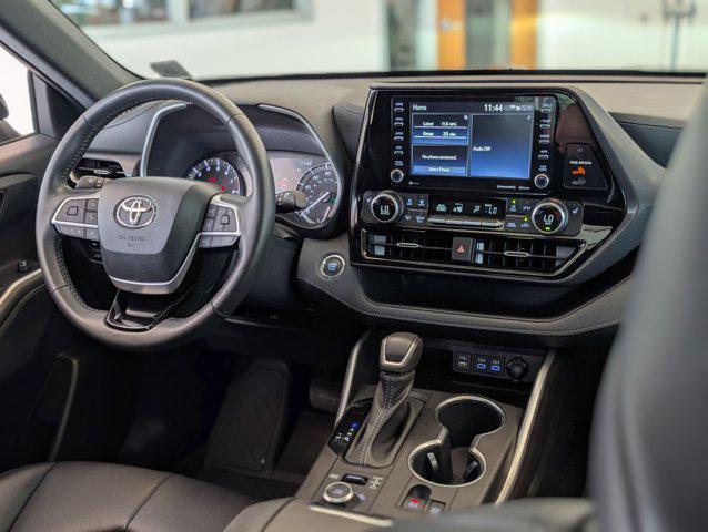 used 2022 Toyota Highlander car, priced at $41,299