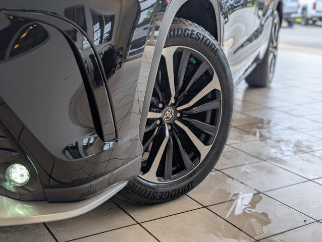 used 2022 Toyota Highlander car, priced at $41,299