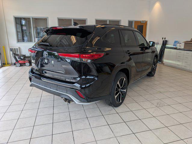 used 2022 Toyota Highlander car, priced at $41,299