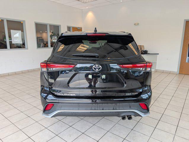 used 2022 Toyota Highlander car, priced at $41,299