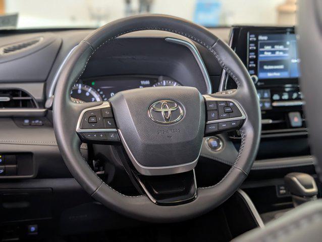 used 2022 Toyota Highlander car, priced at $41,299