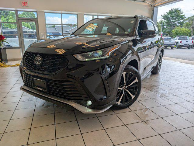 used 2022 Toyota Highlander car, priced at $41,299