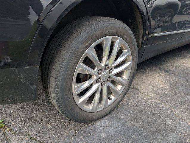 used 2019 Cadillac XT5 car, priced at $25,343