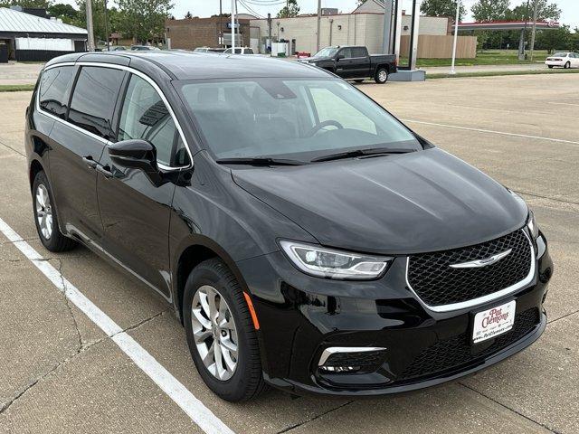 new 2024 Chrysler Pacifica car, priced at $46,250