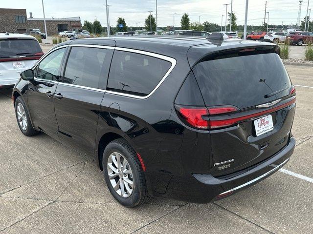 new 2024 Chrysler Pacifica car, priced at $46,250