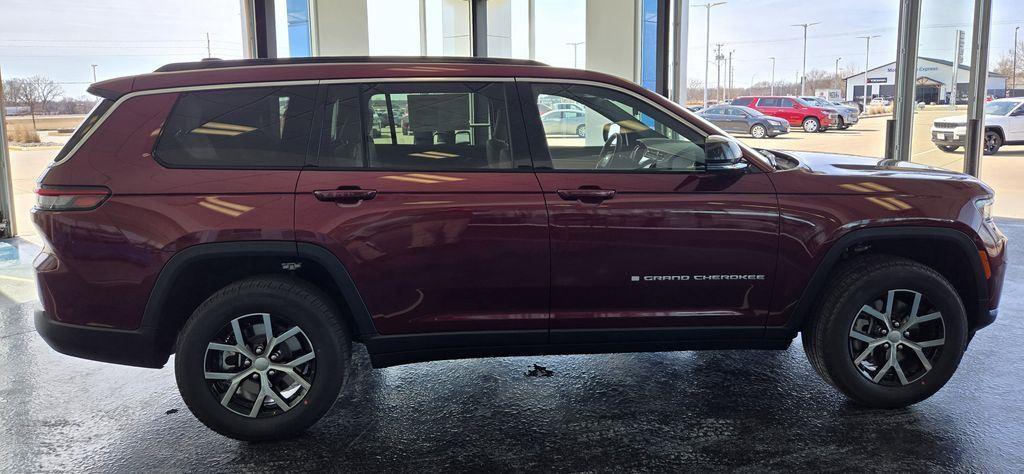 new 2025 Jeep Grand Cherokee L car, priced at $42,399