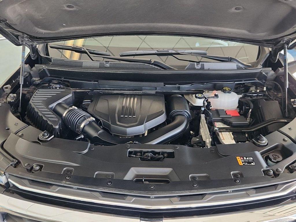 used 2025 Chevrolet Traverse car, priced at $40,999