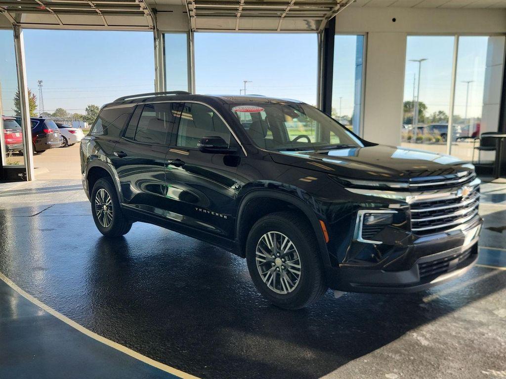 used 2025 Chevrolet Traverse car, priced at $40,999