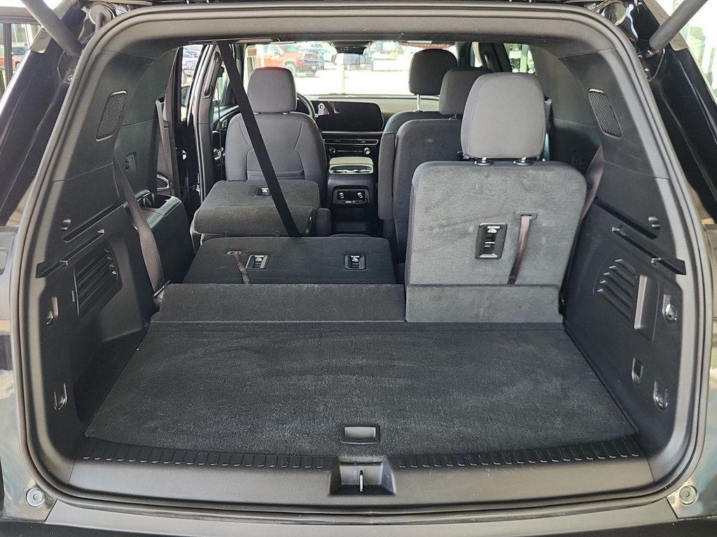 used 2025 Chevrolet Traverse car, priced at $40,999