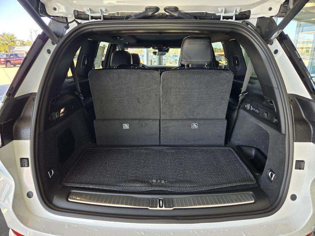 new 2025 Jeep Grand Cherokee L car, priced at $62,555