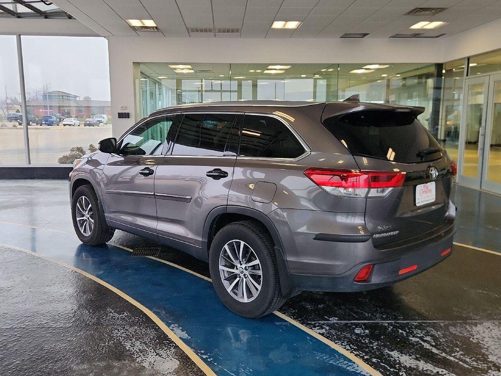 used 2017 Toyota Highlander car, priced at $21,950