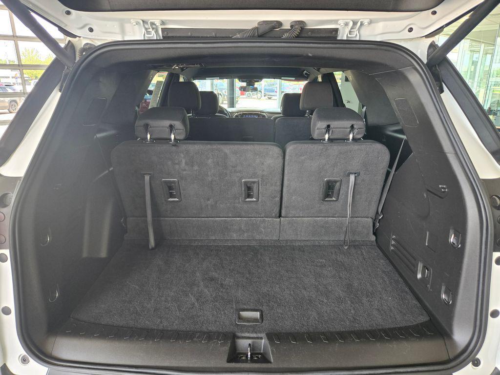 used 2023 Chevrolet Traverse car, priced at $28,999