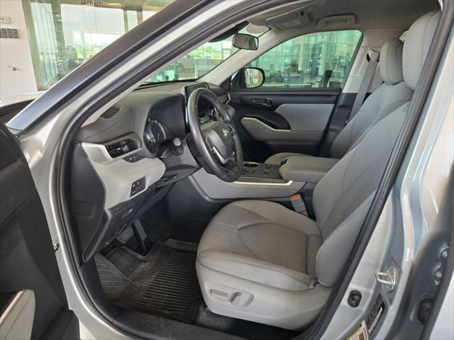 used 2023 Toyota Highlander car, priced at $32,887