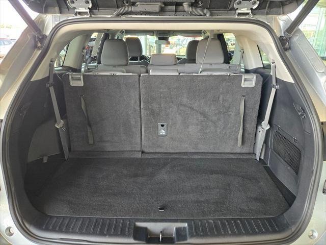 used 2023 Toyota Highlander car, priced at $32,887