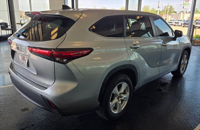 used 2023 Toyota Highlander car, priced at $32,887