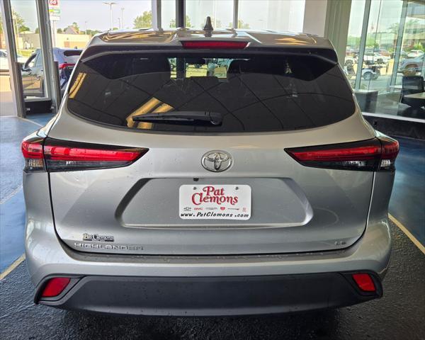 used 2023 Toyota Highlander car, priced at $32,887
